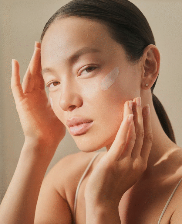 DIAMOND SPF 50 PA+++ OIL-FREE BRILLIANT SUN PROTECTION - Imagen 4